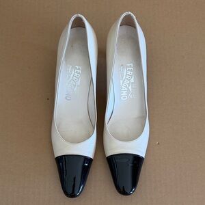SALVATORE FERRAGAMO Beige & Black Heels size 6